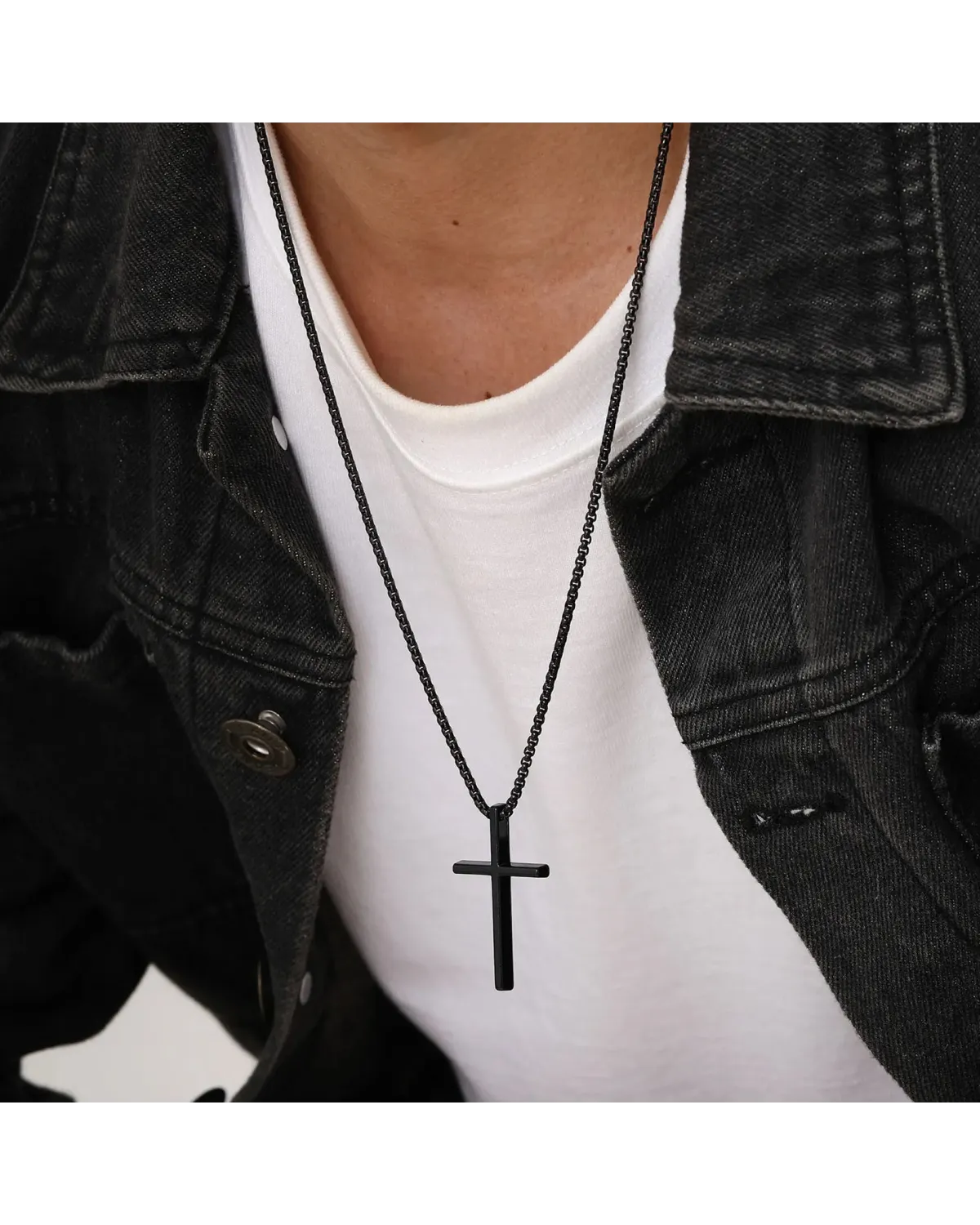 Naszyjnik stalowy czarny - krzyżyk (BM028)