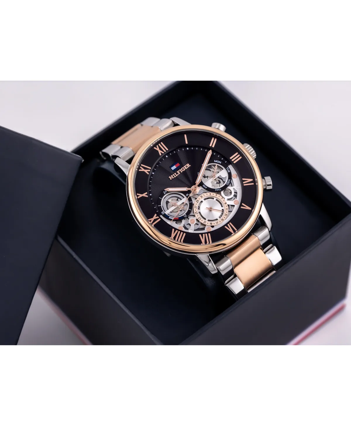 ZEGAREK MĘSKI TOMMY HILFIGER 1710570 Legend (zf107b) + BOX ZEGAREK MĘSKI TOMMY HILFIGER 1710570 Legend (zf107b) + BOX