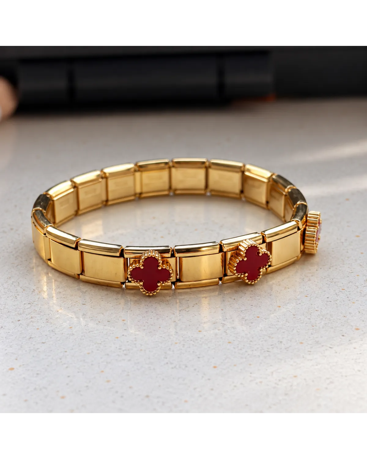 Bransoletka na rękę stal chirurgiczna pozłacana 14k złotem, obręcz KONICZYNY bordo BST1801 Bransoletka na rękę stal chirurgiczna pozłacana 14k złotem, obręcz KONICZYNY bordo BST1801