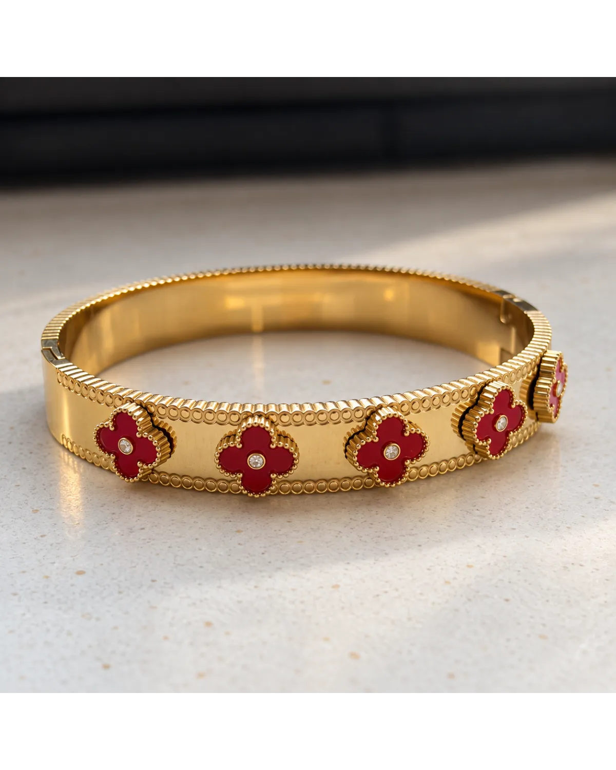 Bransoletka na rękę stal chirurgiczna pozłacana 14k złotem, obręcz KONICZYNY bordo BST1800 Bransoletka na rękę stal chirurgiczna pozłacana 14k złotem, obręcz KONICZYNY bordo BST1800