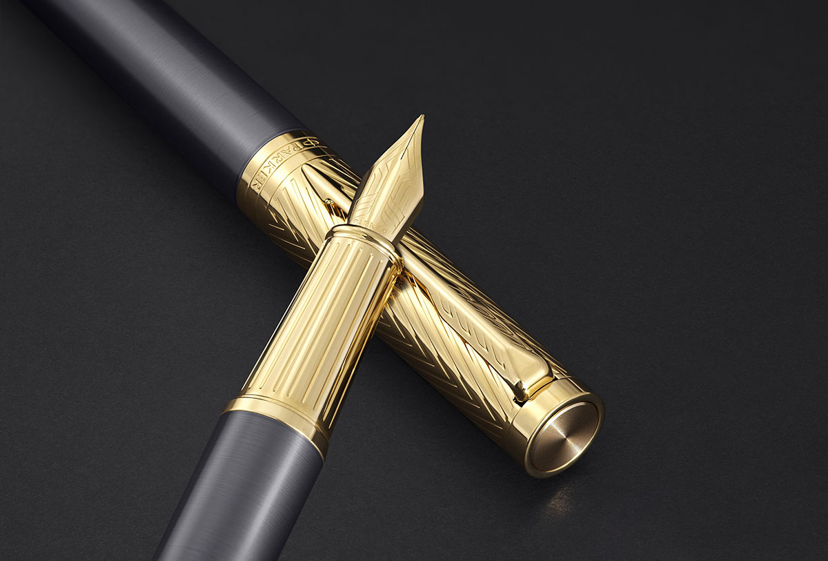 Pióro wieczne Parker Ingenuity Pioneer z ciemnym korpusem i złotą nasadką