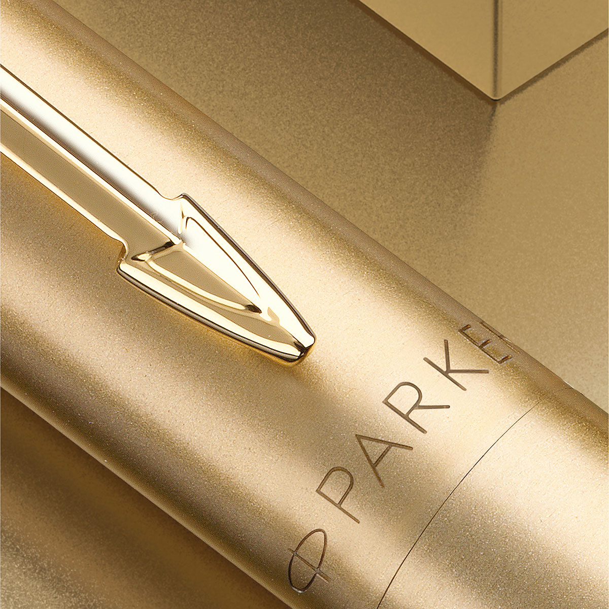Długopis Parker Jotter XL Monochrome Gold z matowym złotym korpusem i klipsem w kształcie strzały