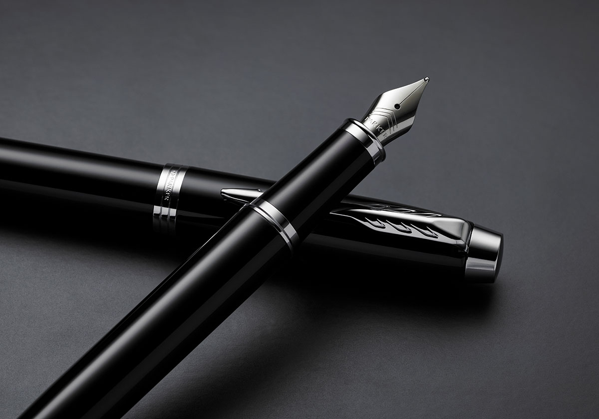 Pióro wieczne Parker IM Black CT w czarnym wykończeniu z detalami w kolorze srebrnym