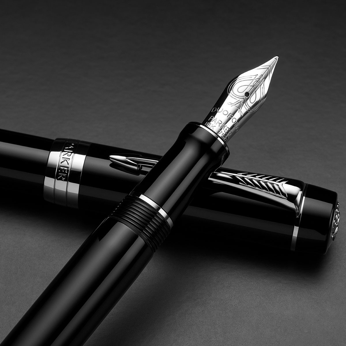 Parker w świecie mody – jak eleganckie pióro dopełnia wizerunek profesjonalisty?