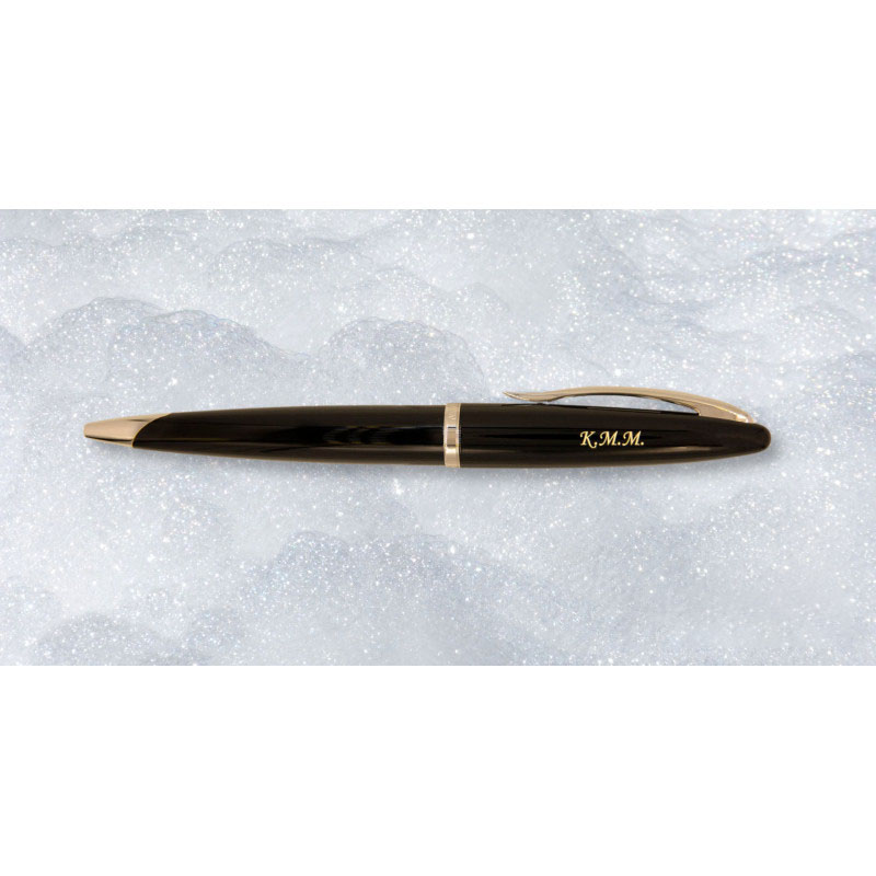 Długopis Waterman Carene Contemporary Czarny GT z grawerem „K.M.M.” na tle w odcieniach srebra