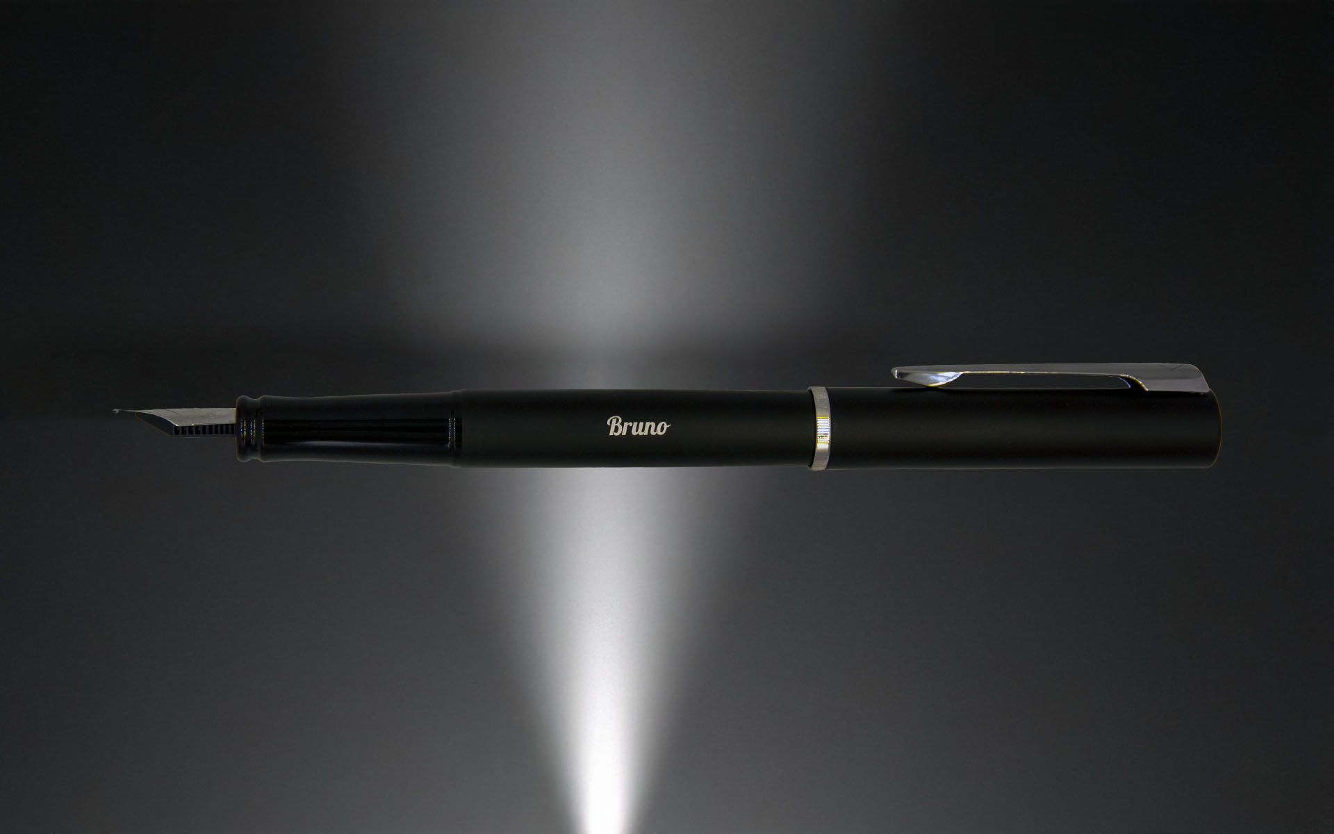 Pióro wieczne Waterman czarne matowe z grawerem Bruno, eleganckie pióro personalizowane na prezent