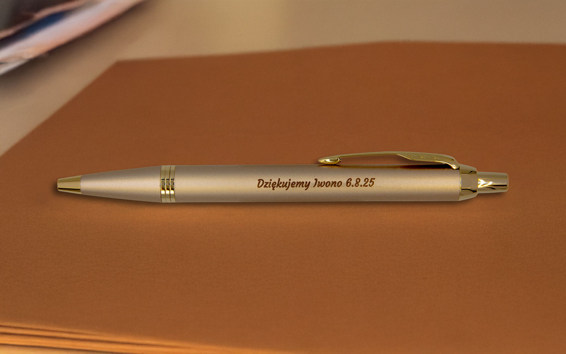 Długopis Parker złoty z grawerem Dziękujemy Iwono 6.8.25, elegancki długopis personalizowany na prezent