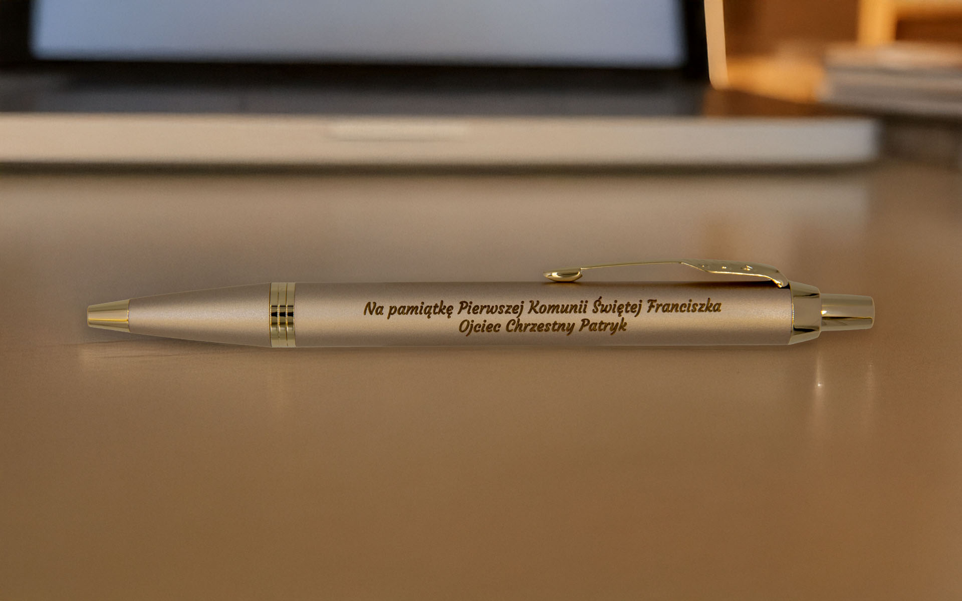 Długopis Parker IM Professionals Monochrome Champagne z grawerem – luksusowy personalizowany długopis na prezent