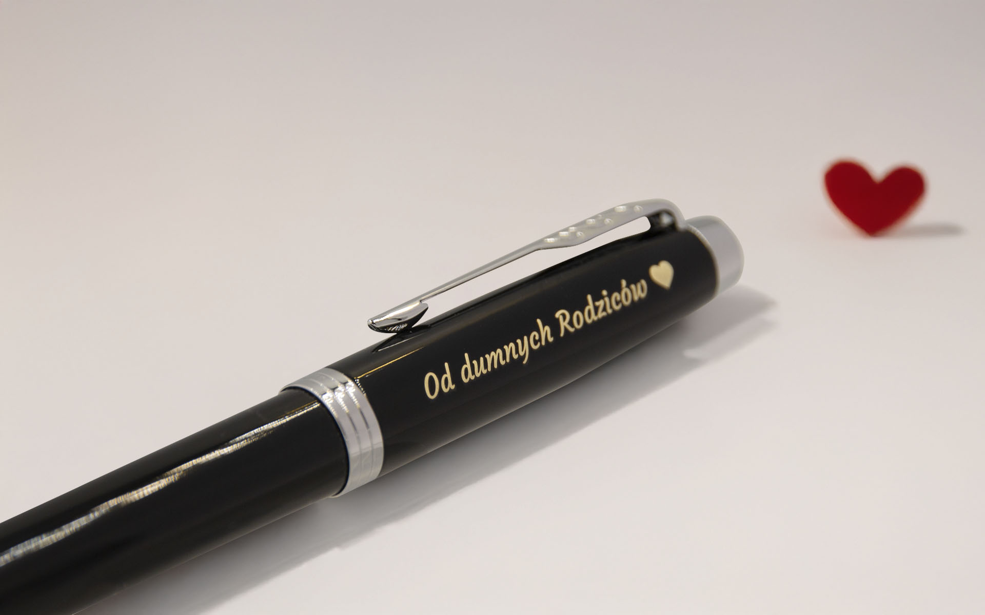 Pióro wieczne Parker IM Czarne CT [1931644] z grawerem – eleganckie czarne pióro z wykończeniami w kolorze srebrnym