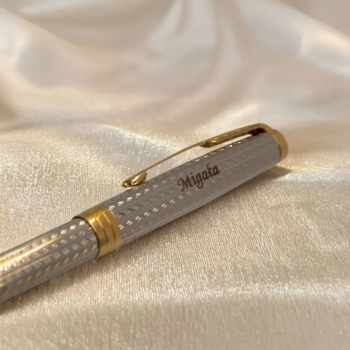 Pi&oacute;ro wieczne Parker Sonnet Mistral GT [2119792] &ndash; eleganckie pi&oacute;ro Parker z grawerowanym korpusem i złotymi wykończeniami