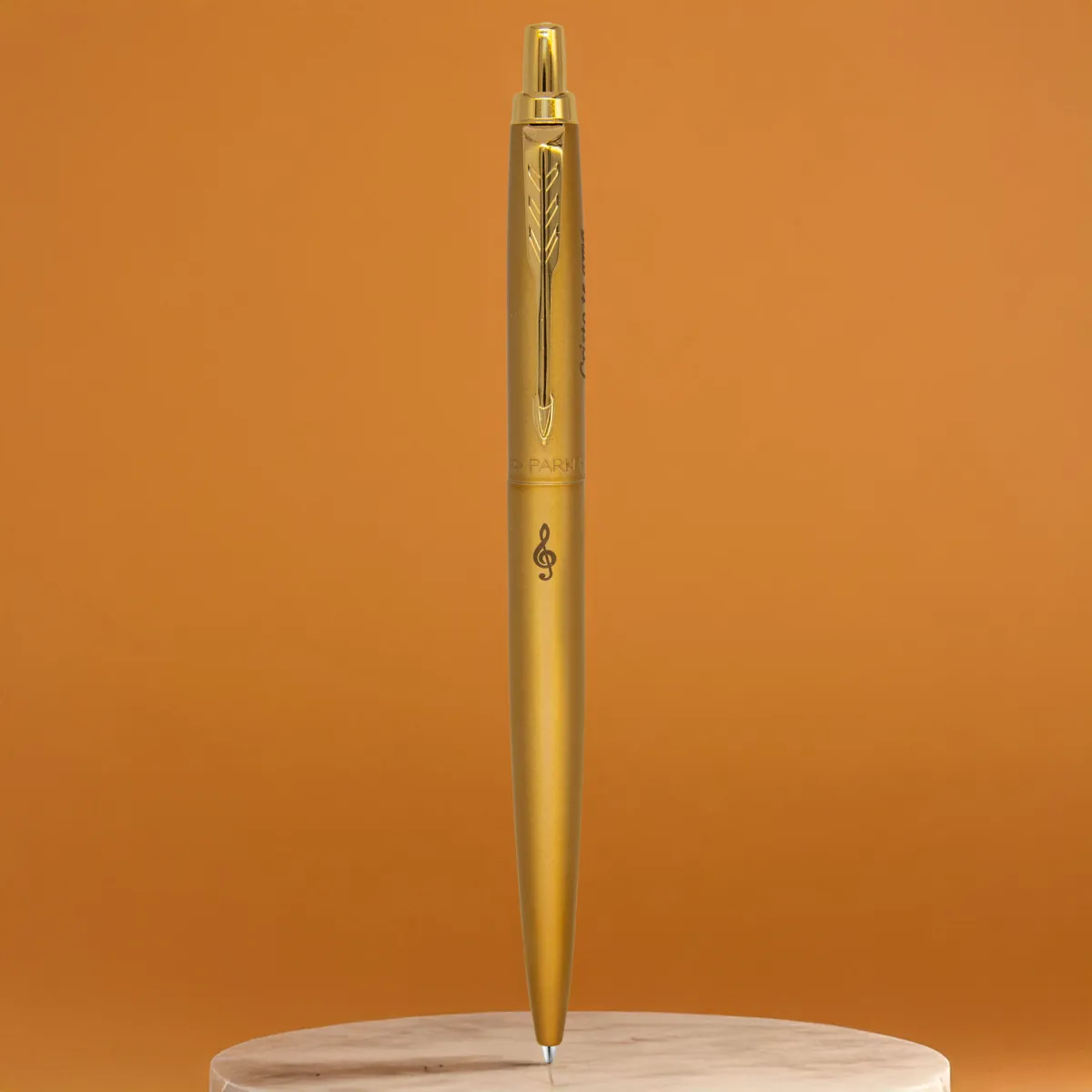 Długopis Parker Jotter XL Monochrome Gold [2122754] &ndash; złoty, powiększony korpus XL, monochromatyczne wykończenie, klips-strzała, grawer z nutą