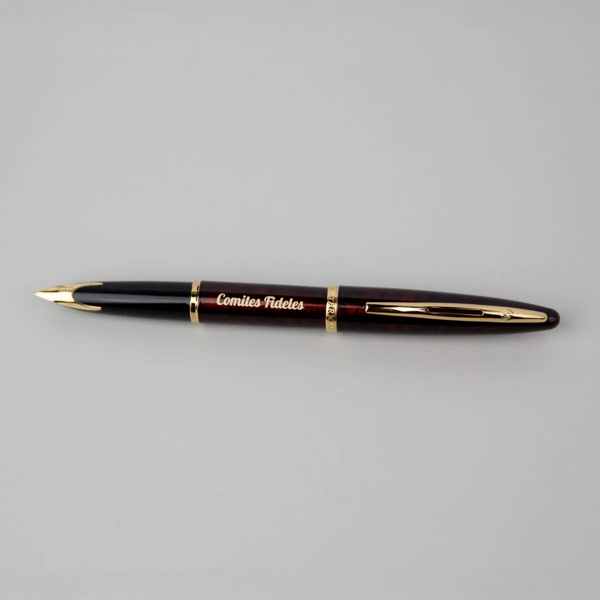 Pióro wieczne Waterman Carene GT Bursztynowe (S0700860) z grawerem „Comites Fideles”, eleganckie pióro Waterman w kolorze bursztynowym ze złotymi wykończeniami