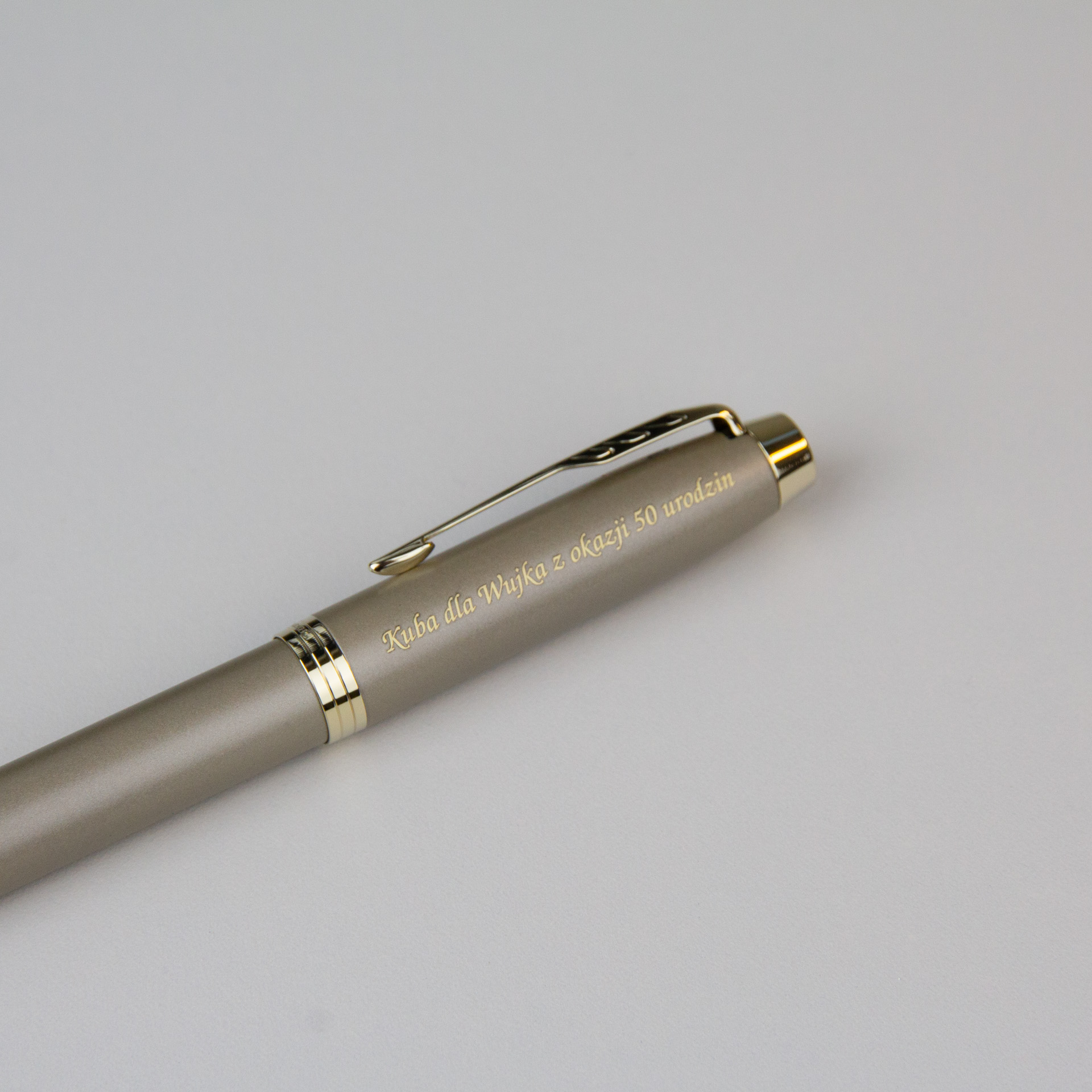 Pióro wieczne Parker IM Professionals Monochrome Champagne (2172953) z grawerem „Kuba dla Wujka z okazji 50 urodzin”