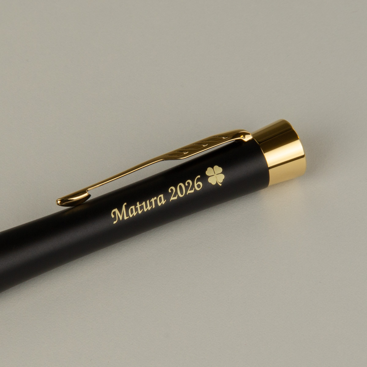 Czarny matowy długopis Parker Urban GT (2143640) z grawerem „Matura 2026”, złote detale, elegancki prezent