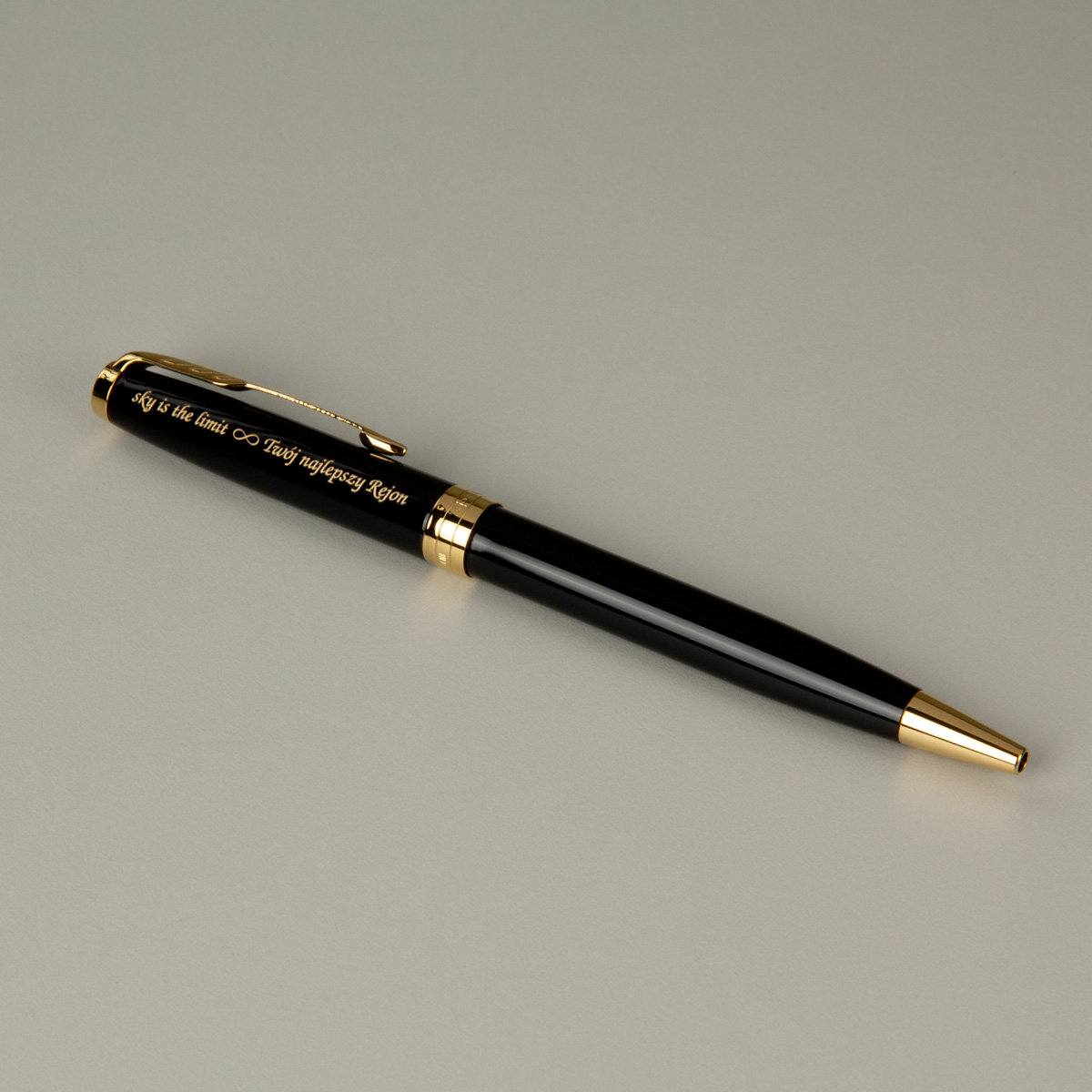 Długopis Parker Sonnet Czarna Laka GT (1931497) z grawerem dedykacji, czarny lakier i złote detale premium