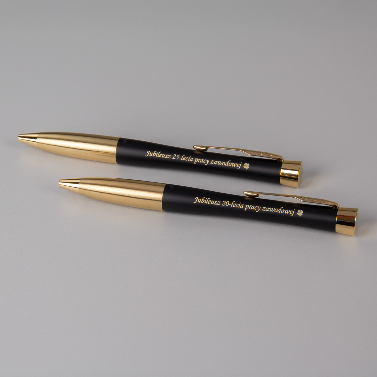 Długopis Parker Urban Czarny Matowy GT 2143640 z grawerem, czarny matowy długopis ze złotymi wykończeniami