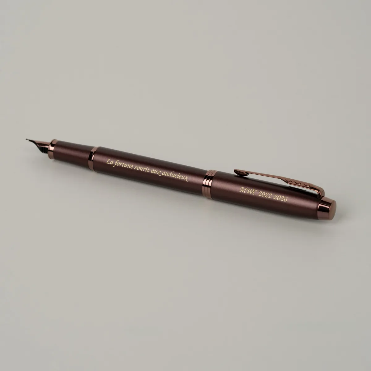 Pióro wieczne Parker IM Professionals Monochrome Burgundy 2190511 z grawerem „La fortune sourit aux audacieux”, bordowe matowe wykończenie