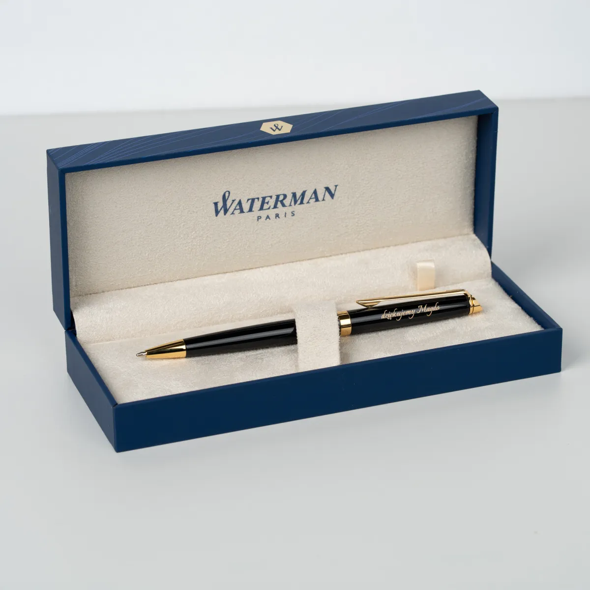 Długopis Waterman Hemisphere czarny GT S0920670 w eleganckim pudełku prezentowym z grawerem „Dziękujemy Magdo”