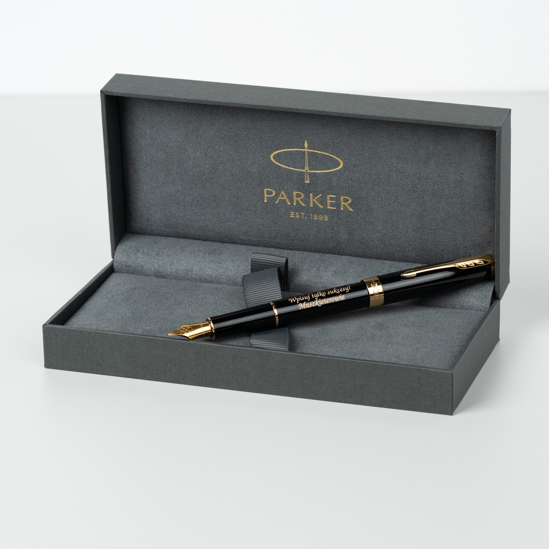 Pióro wieczne Parker Sonnet czarne GT 1931495 w eleganckim etui prezentowym z grawerem, czarny lakier i złote wykończenia