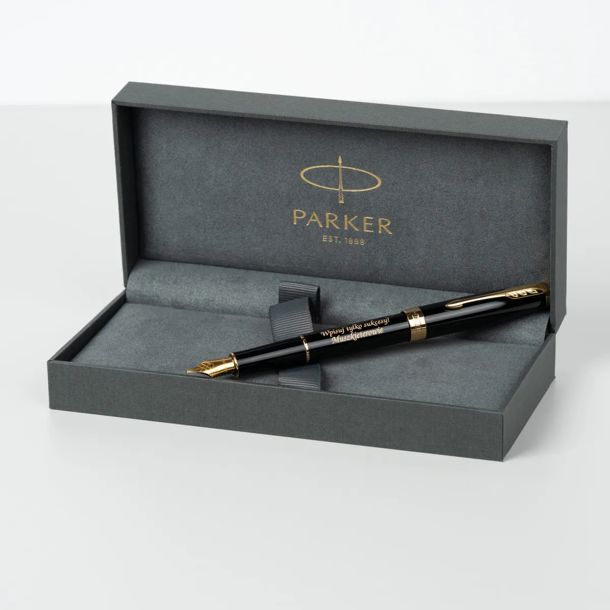 Pióro wieczne Parker Sonnet czarne GT 1931495 w eleganckim etui prezentowym z grawerem, czarny lakier i złote wykończenia