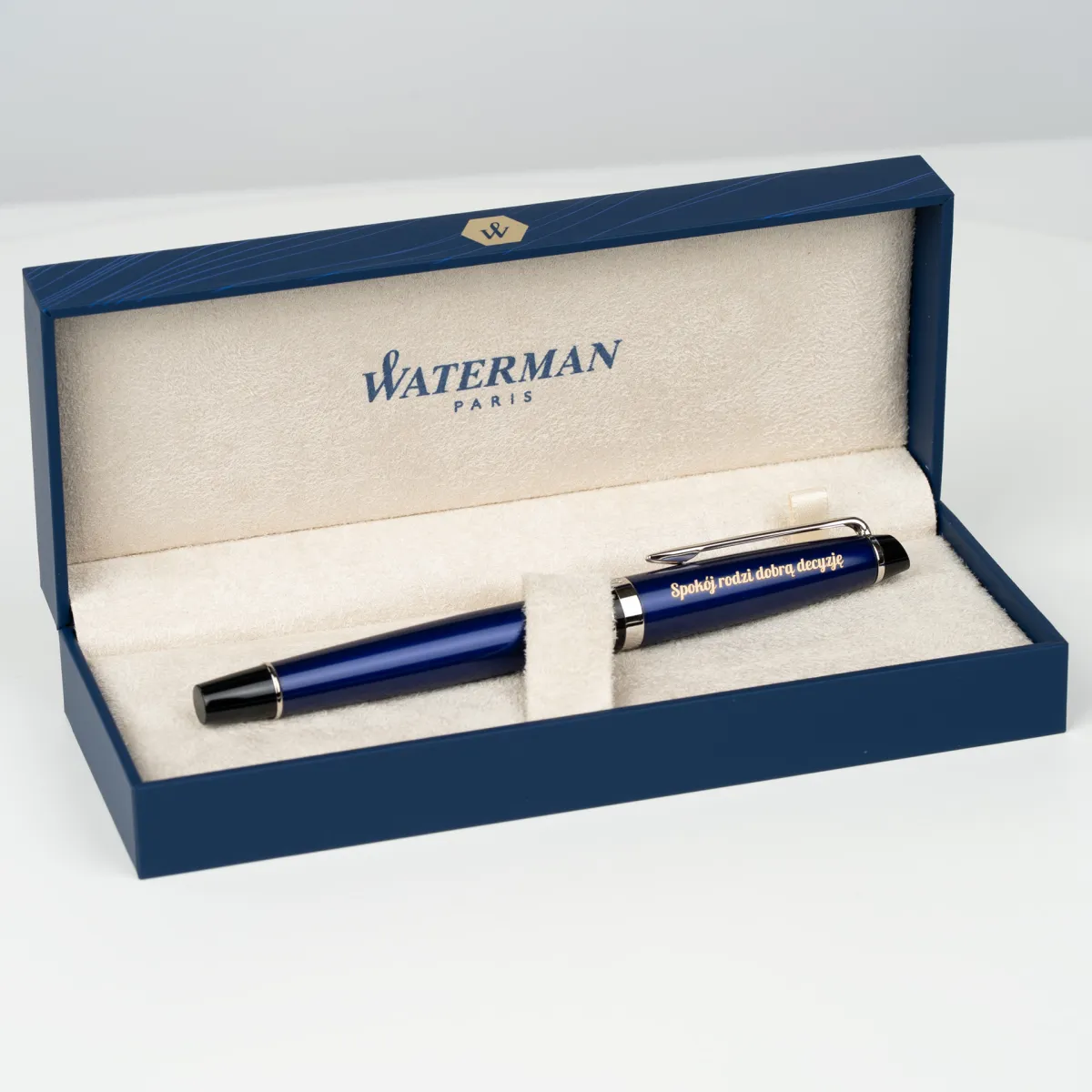 Pióro wieczne Waterman Expert Blue Core CT 2214207 w eleganckim pudełku prezentowym z grawerem „Spokój rodzi dobrą decyzję”