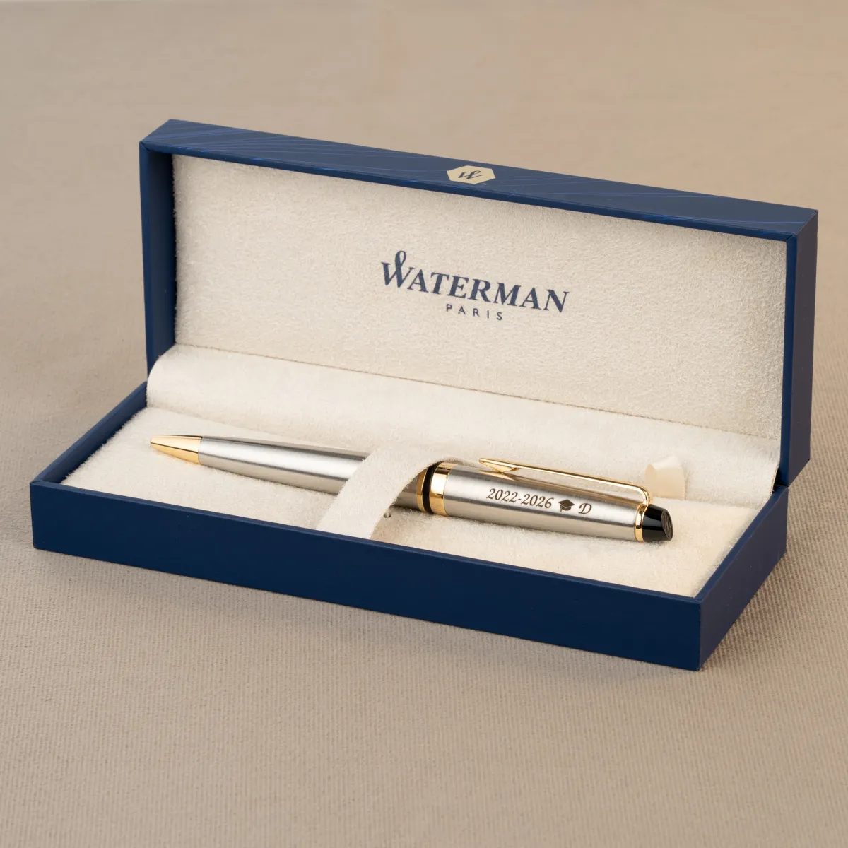 Długopis Waterman Expert stalowy GT S0952000 z grawerem &bdquo;2022&ndash;2026&rdquo; w eleganckim pudełku prezentowym