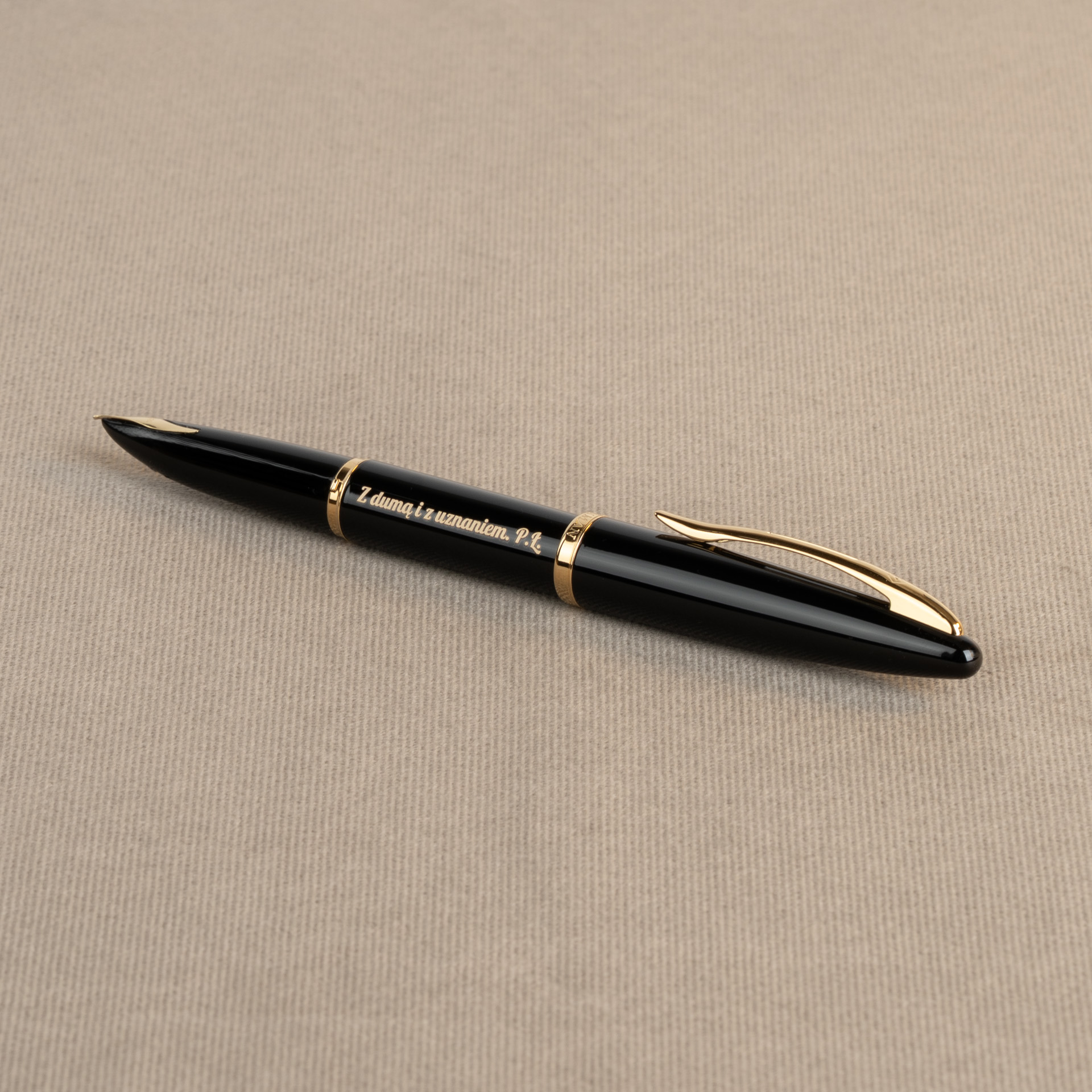 Pióro wieczne Waterman Carène czarne GT S0700300 z grawerem „Z dumą i uznaniem” na lakierowanym korpusie