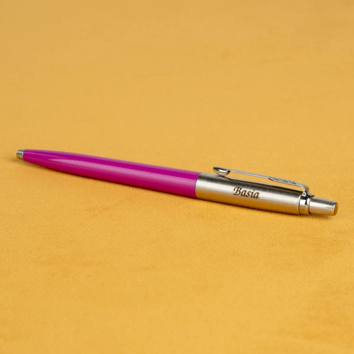 R&oacute;żowy długopis Parker Jotter Originals z metalową sekcją i personalizowanym grawerem imienia