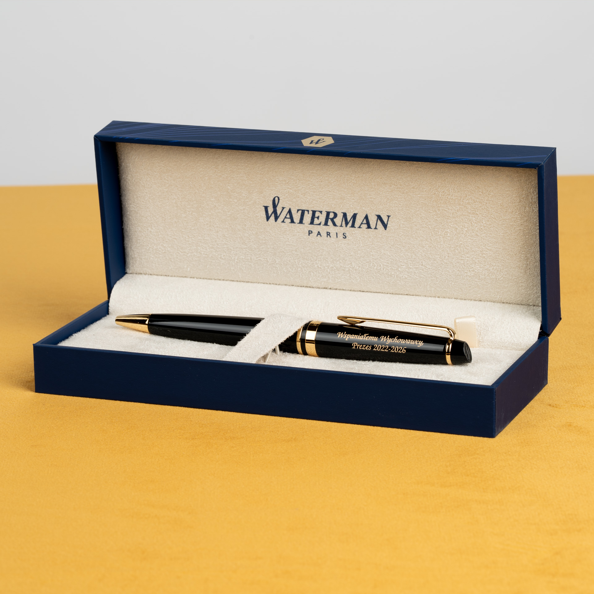 Elegancki długopis Waterman Expert Black GT w pudełku prezentowym z personalizowanym grawerem