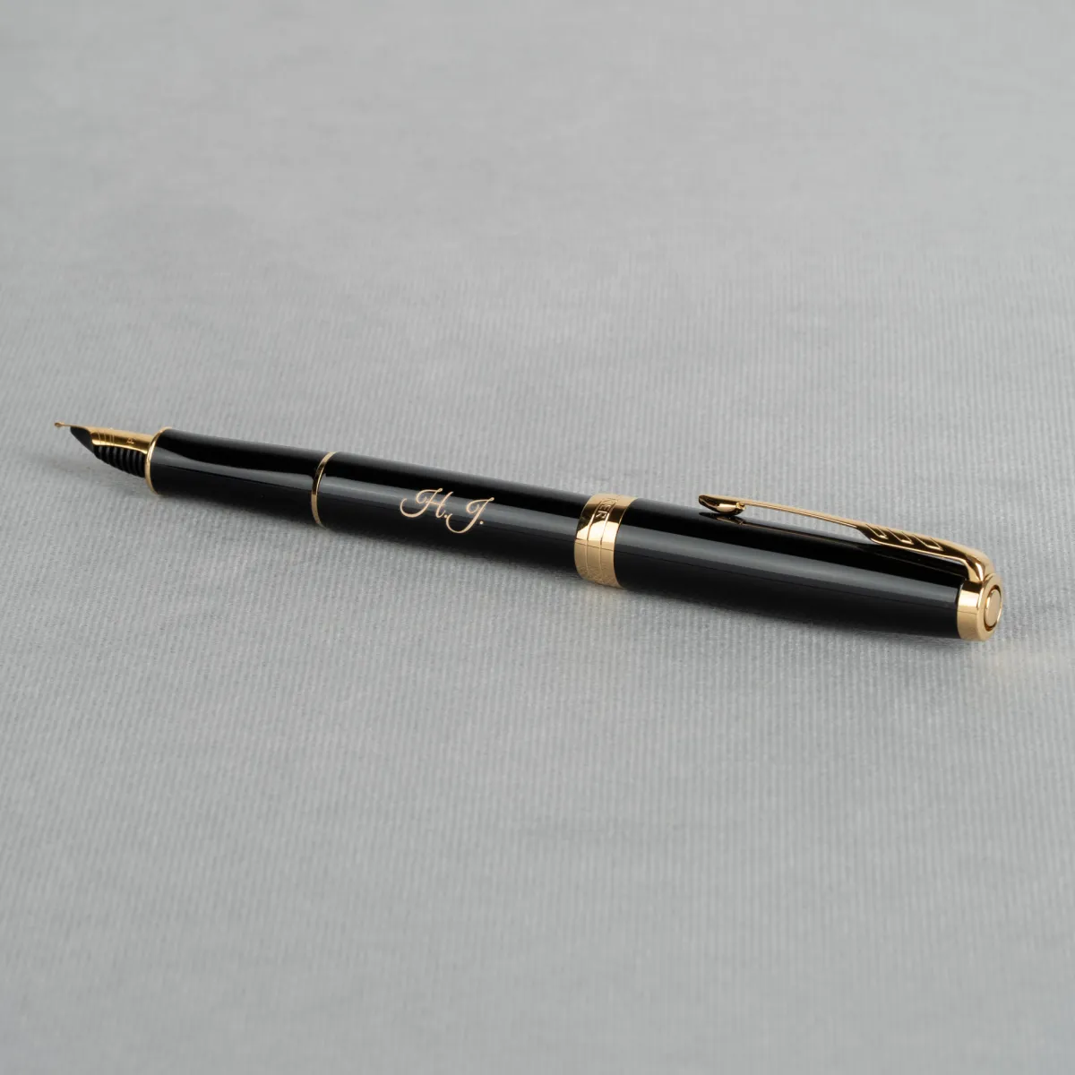 Eleganckie pióro wieczne Parker Sonnet Black GT z czarnym lakierem, złotymi wykończeniami i personalizowanym grawerem