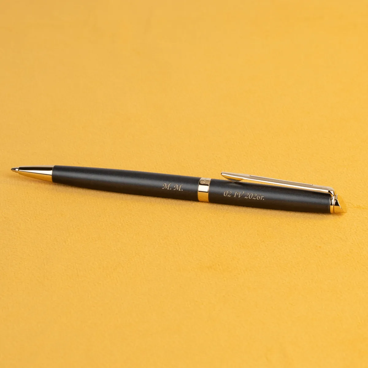 Długopis Waterman Hemisphere Lava Black GT z grawerem inicjałów i daty, elegancki czarny długopis Waterman złote wykończenia