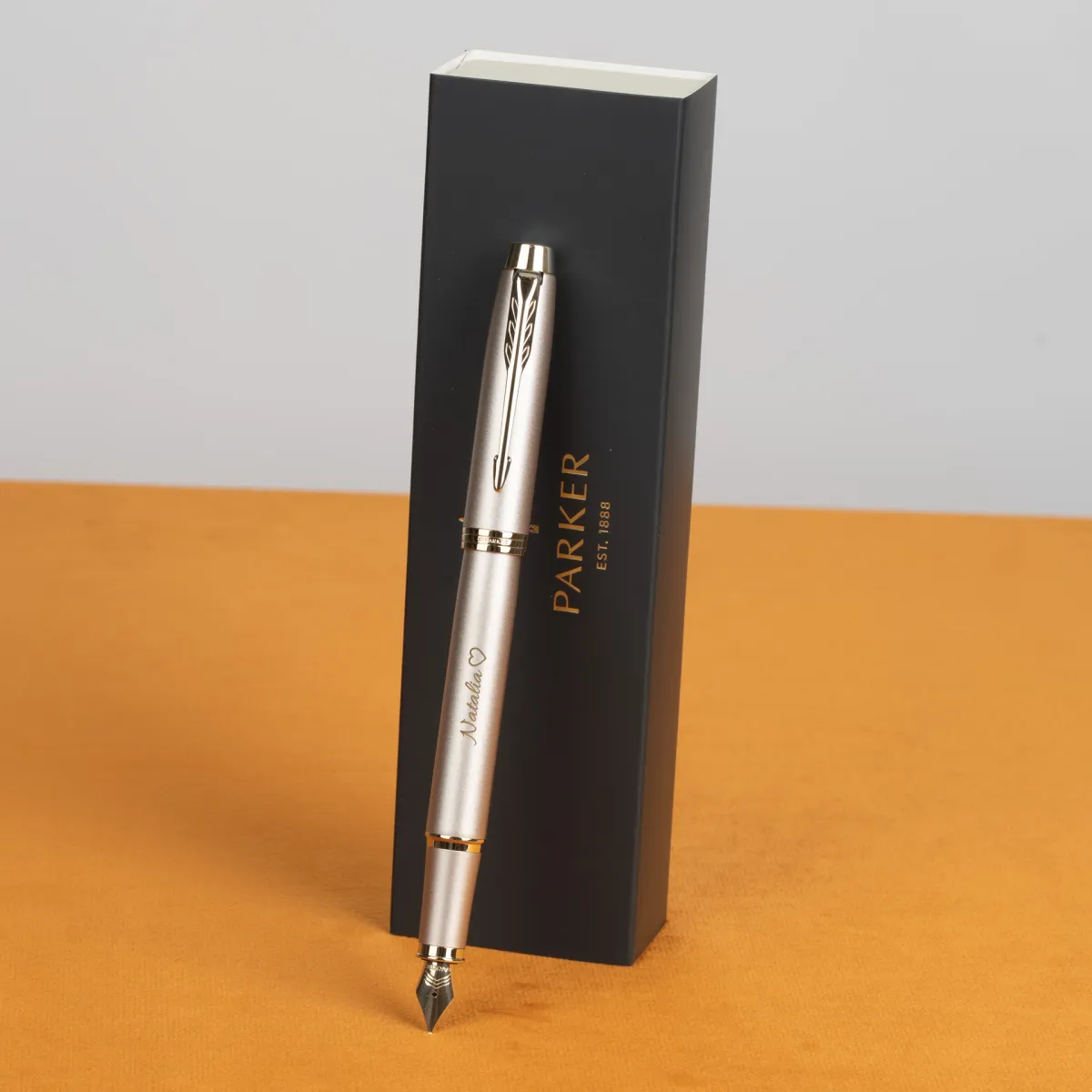 Pióro wieczne Parker IM Monochrome Champagne z grawerem imienia w pudełku Parker, eleganckie złote pióro Parker na prezent