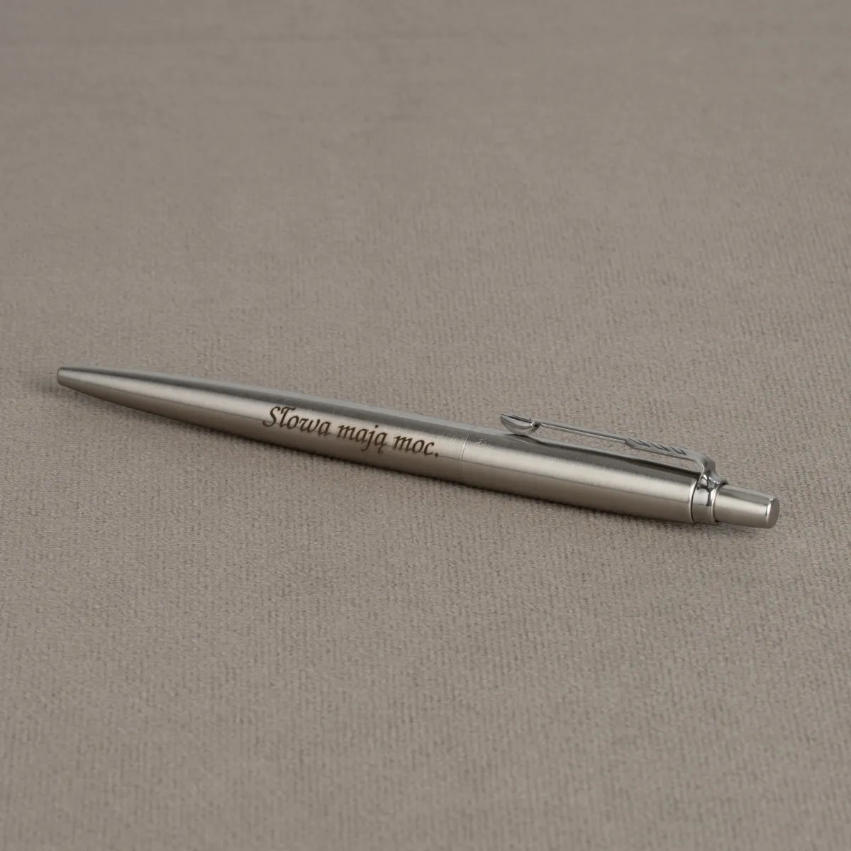 Długopis Parker Jotter Stalowy Matowy CT z grawerem &bdquo;Słowa mają moc&rdquo;, elegancki stalowy długopis Parker