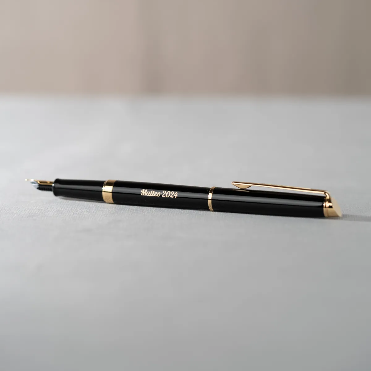 Pióro wieczne Waterman Hemisphere czarne GT z grawerem Matteo 2024, eleganckie czarno-złote wykończenie