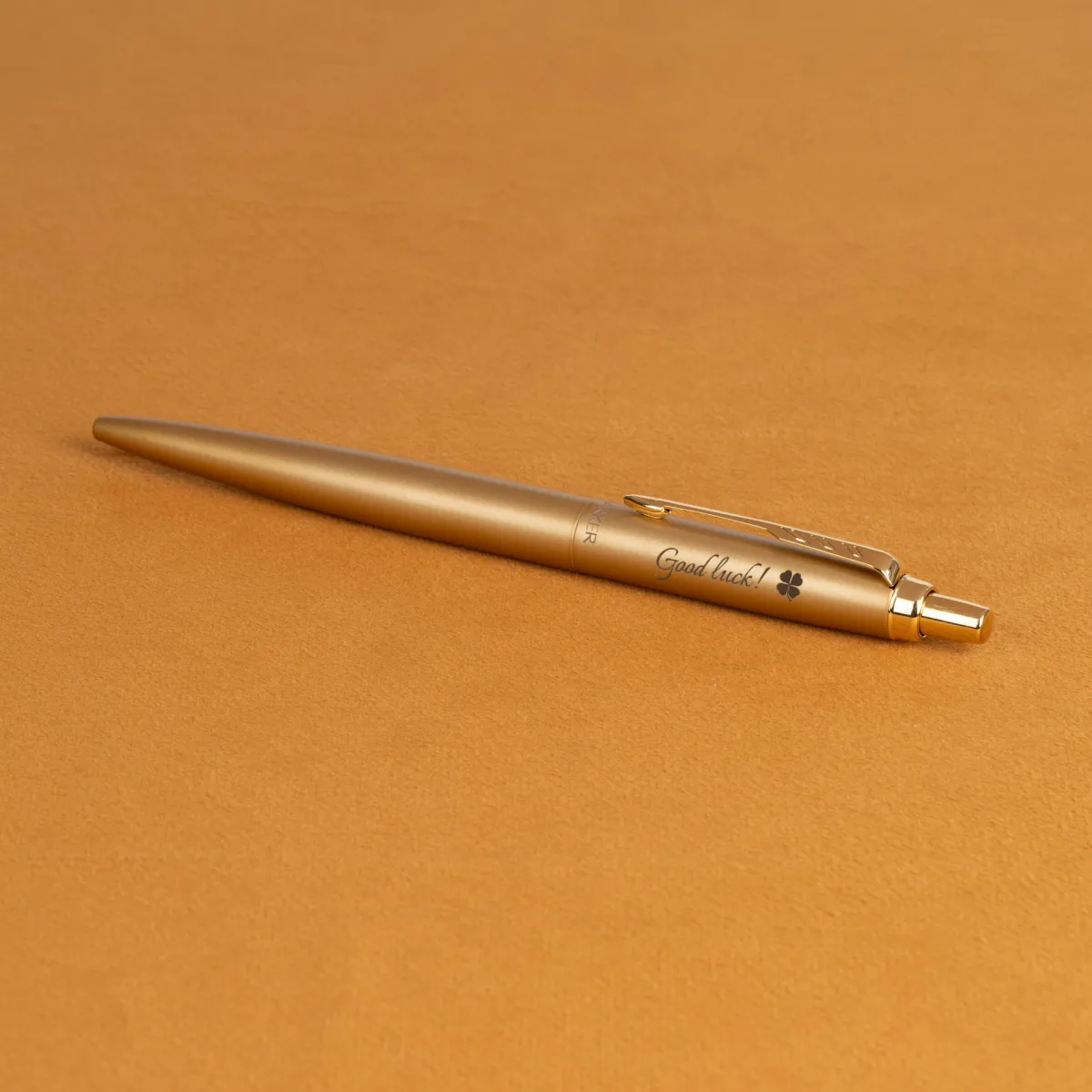 Długopis Parker Jotter XL Monochrome Gold z grawerem &bdquo;Good luck&rdquo;, elegancki złoty design