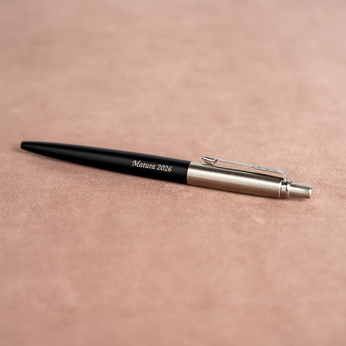 Długopis Parker Jotter Czarny Bond Street CT z grawerem „Matura 2026”, elegancki czarno-stalowy design