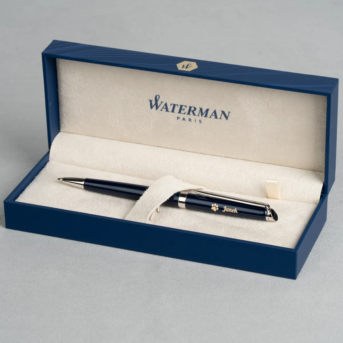 Długopis Waterman Hemisphere Blue Core CT z grawerem imienia w eleganckim niebieskim etui.