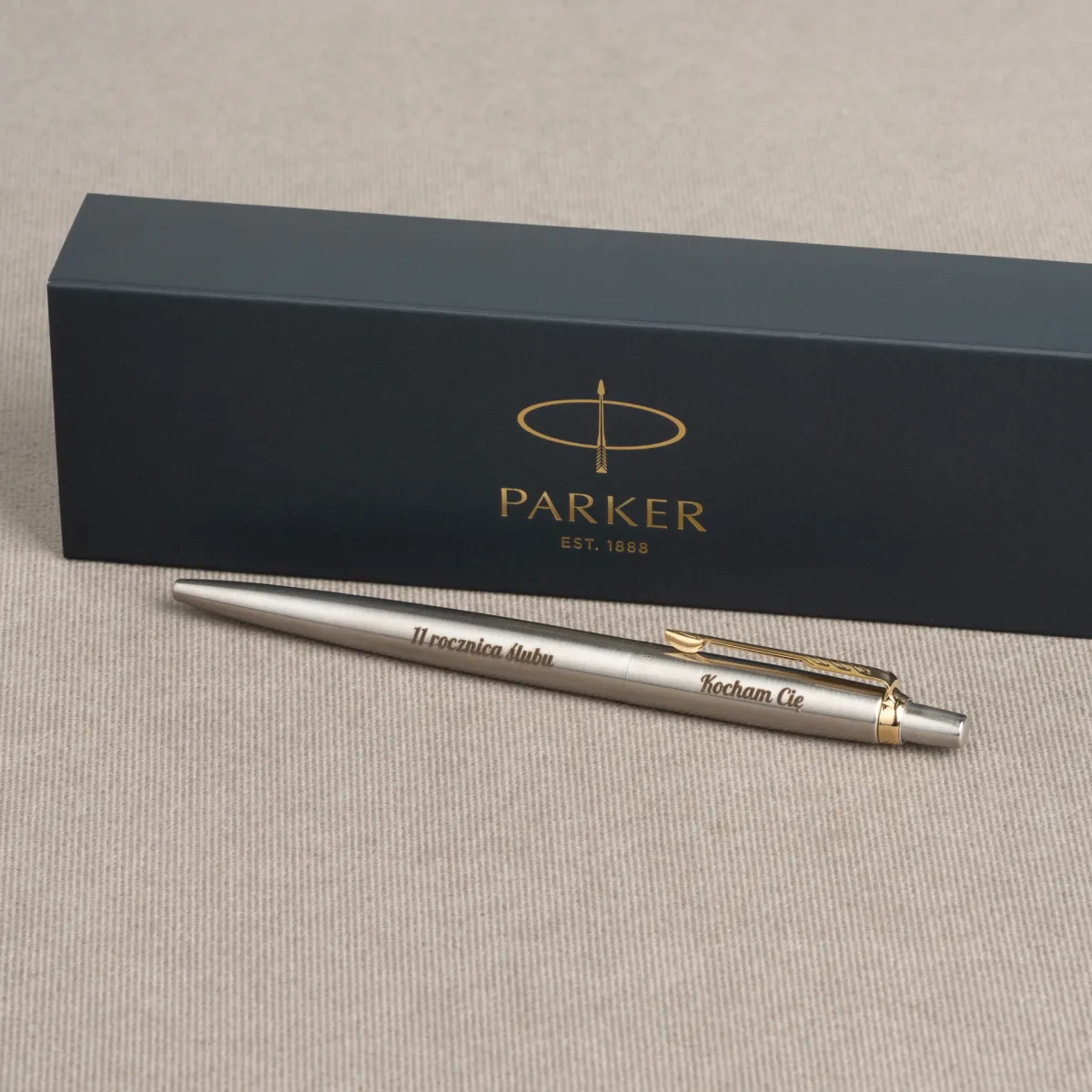 Długopis Parker Jotter Stalowy Matowy GT z grawerem rocznicowym i pudełkiem Parker.