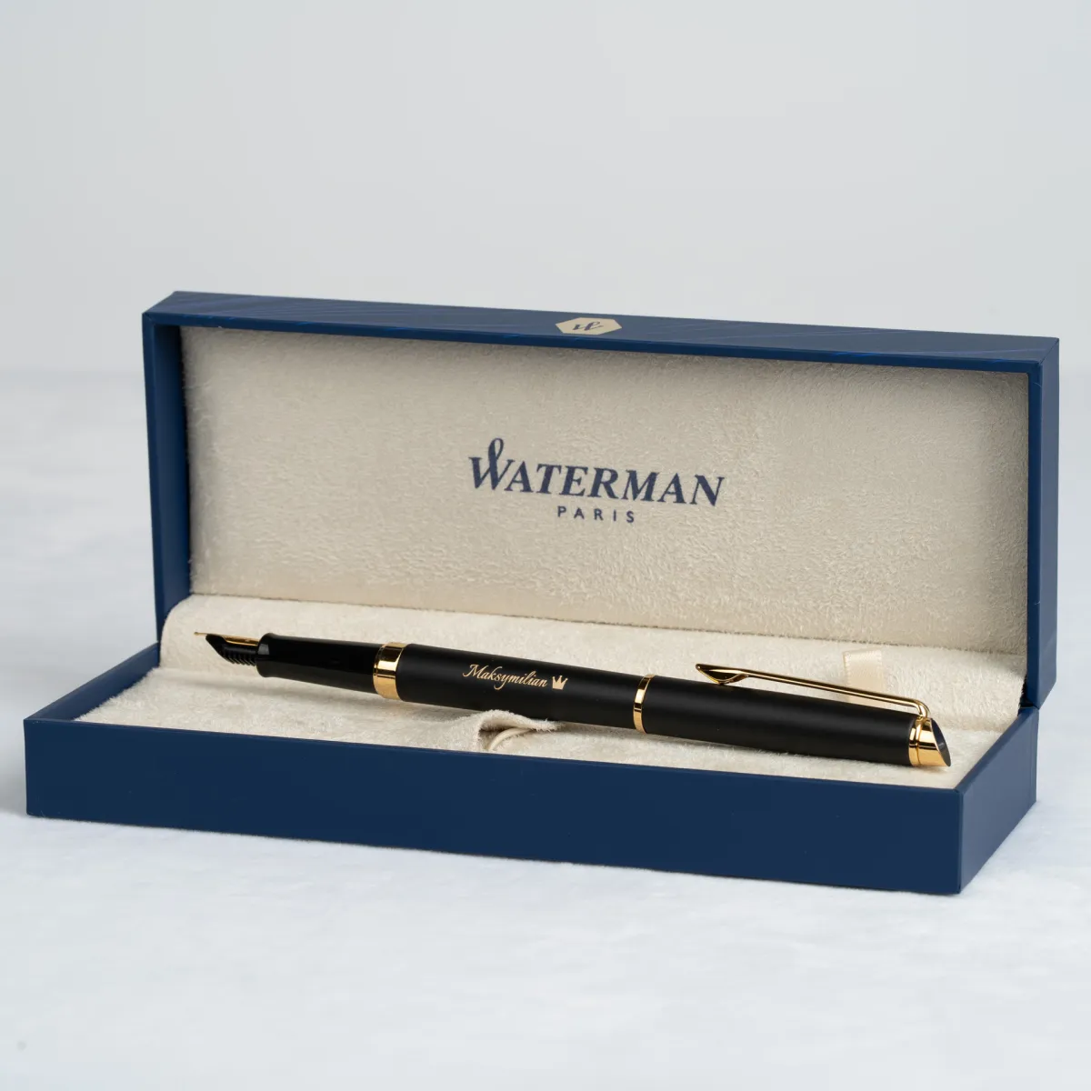 Pi&oacute;ro wieczne Waterman Hemisphere czarne matowe GT z grawerem &bdquo;Maksymilian&rdquo; w eleganckim pudełku Waterman.