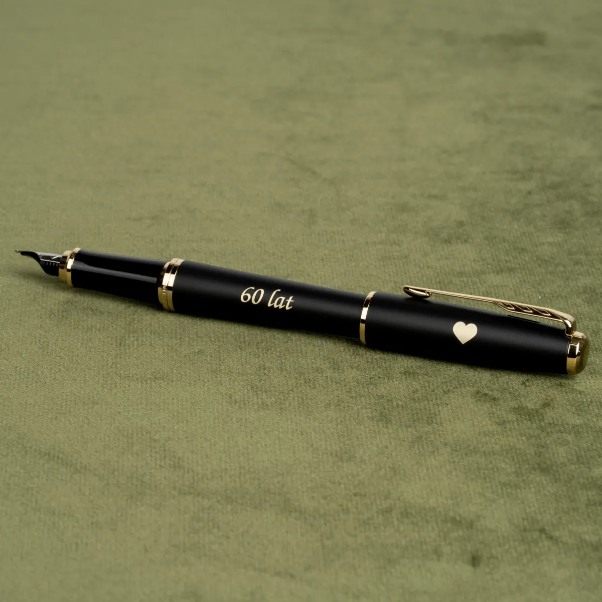 Pióro wieczne Parker Urban Muted Black GT z grawerem „60 lat” i sercem.
