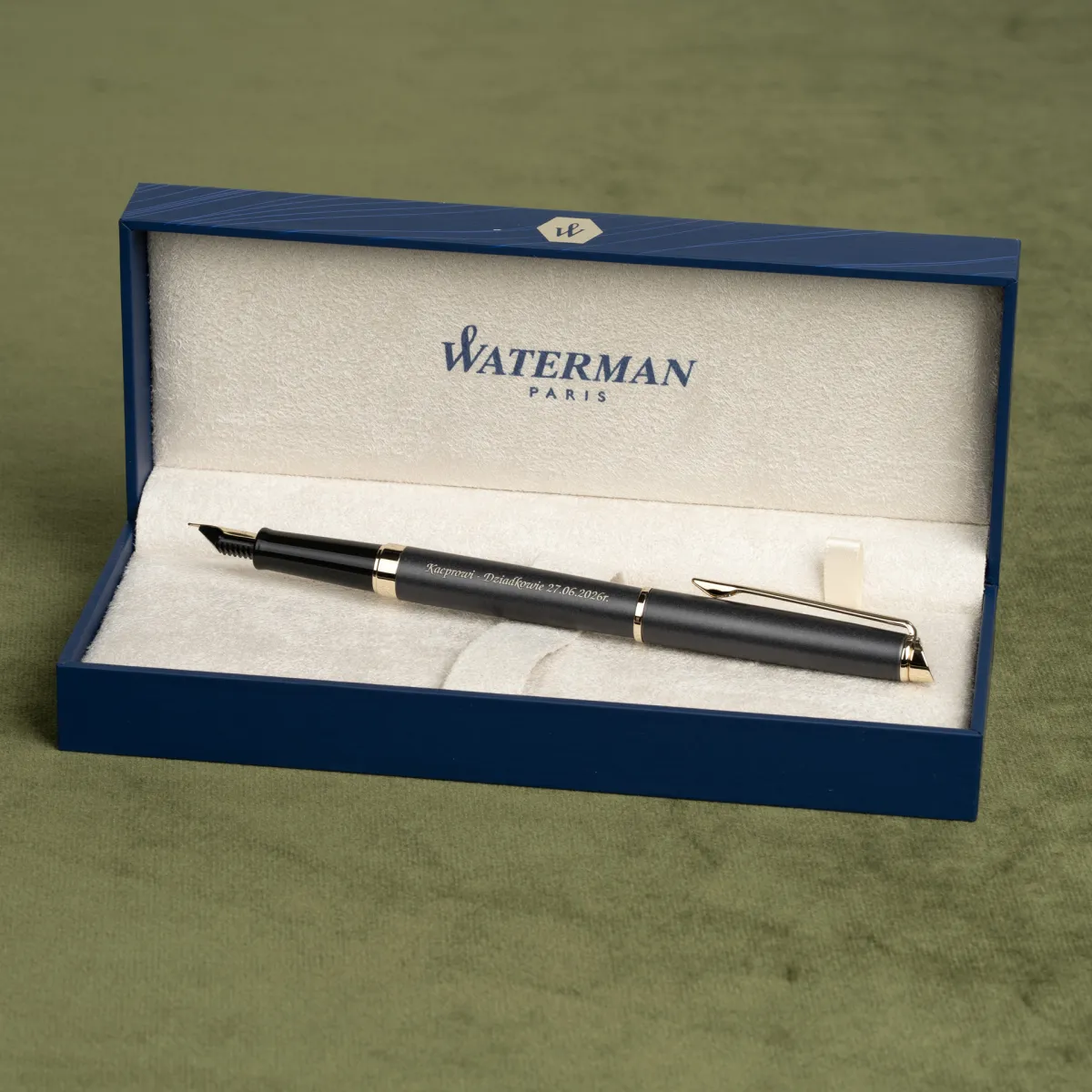 Pi&oacute;ro wieczne Waterman Hemisphere Lava Black GT w etui z grawerem dedykacji.