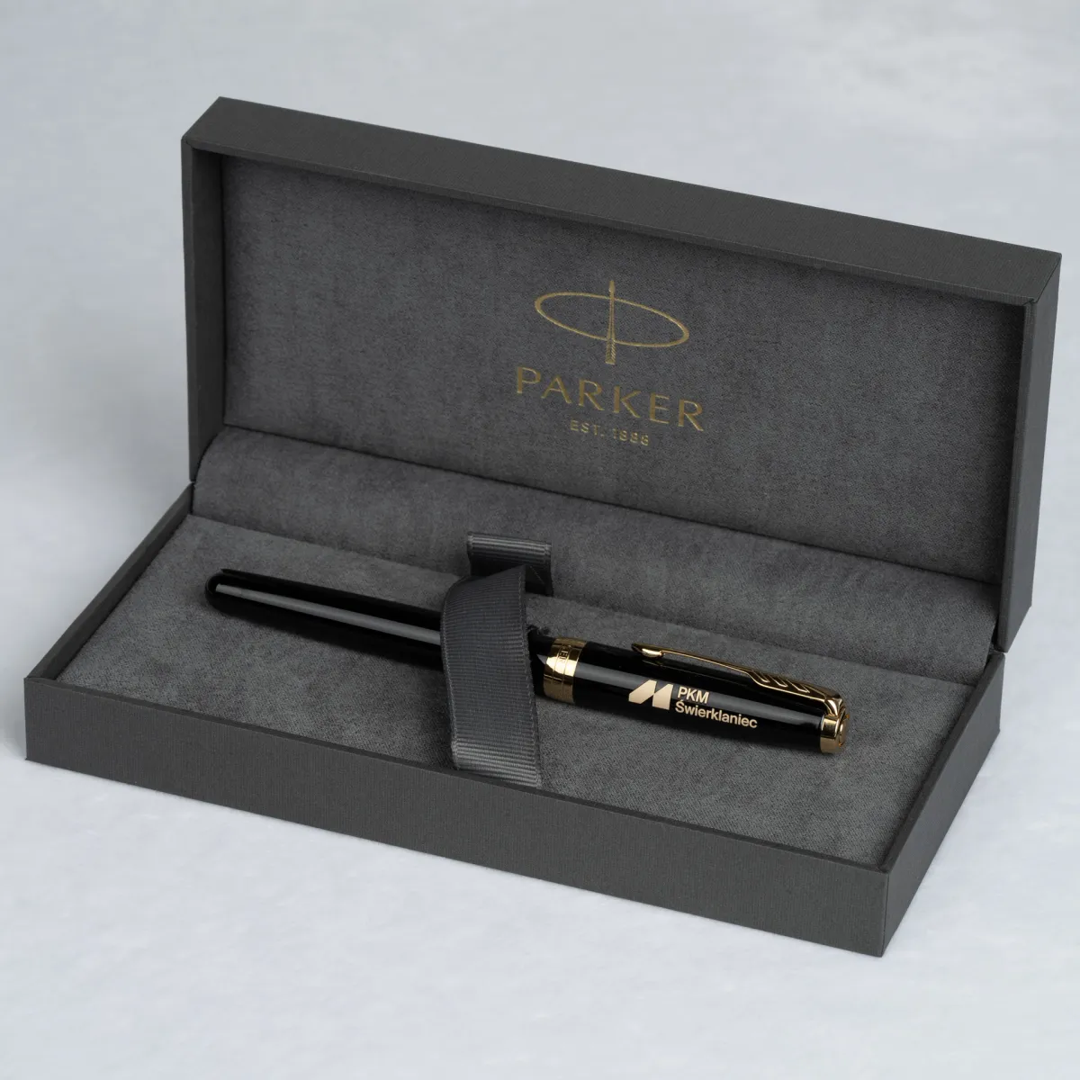 Pi&oacute;ro wieczne Parker Sonnet Czarne GT [1931495] z grawerem logo firmy w eleganckim pudełku Parker.