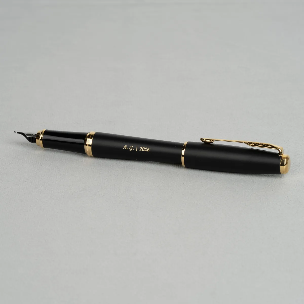 Pi&oacute;ro wieczne Parker Urban Muted Black GT [1931601] z grawerem inicjał&oacute;w i daty.