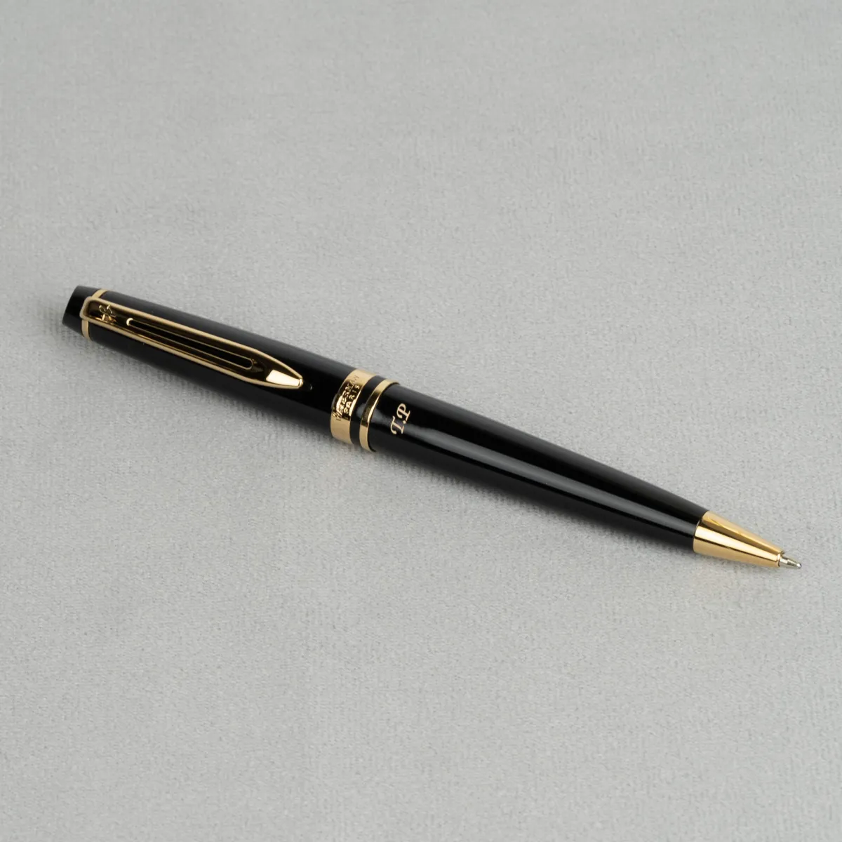 Długopis Waterman Expert czarny GT [S0951700] z eleganckim grawerem inicjał&oacute;w.