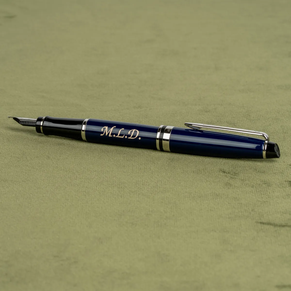 Pi&oacute;ro wieczne Waterman Expert Blue Core CT [2214207] z grawerem inicjał&oacute;w &bdquo;M.L.D.&rdquo;.
