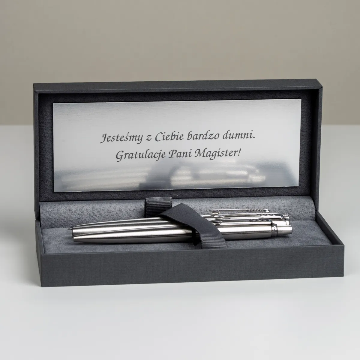 Długopis Parker Jotter Stalowy Matowy CT [1953170] w eleganckim etui z tabliczką z dedykacją.