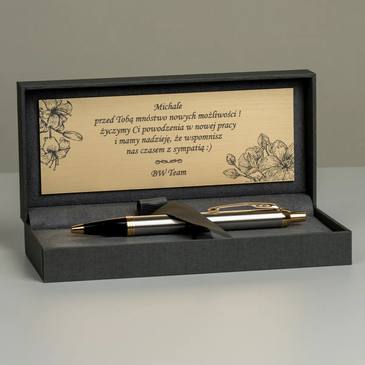 Długopis Parker IM Brushed Metal GT [1931670] w etui z grawerowaną dedykacją.