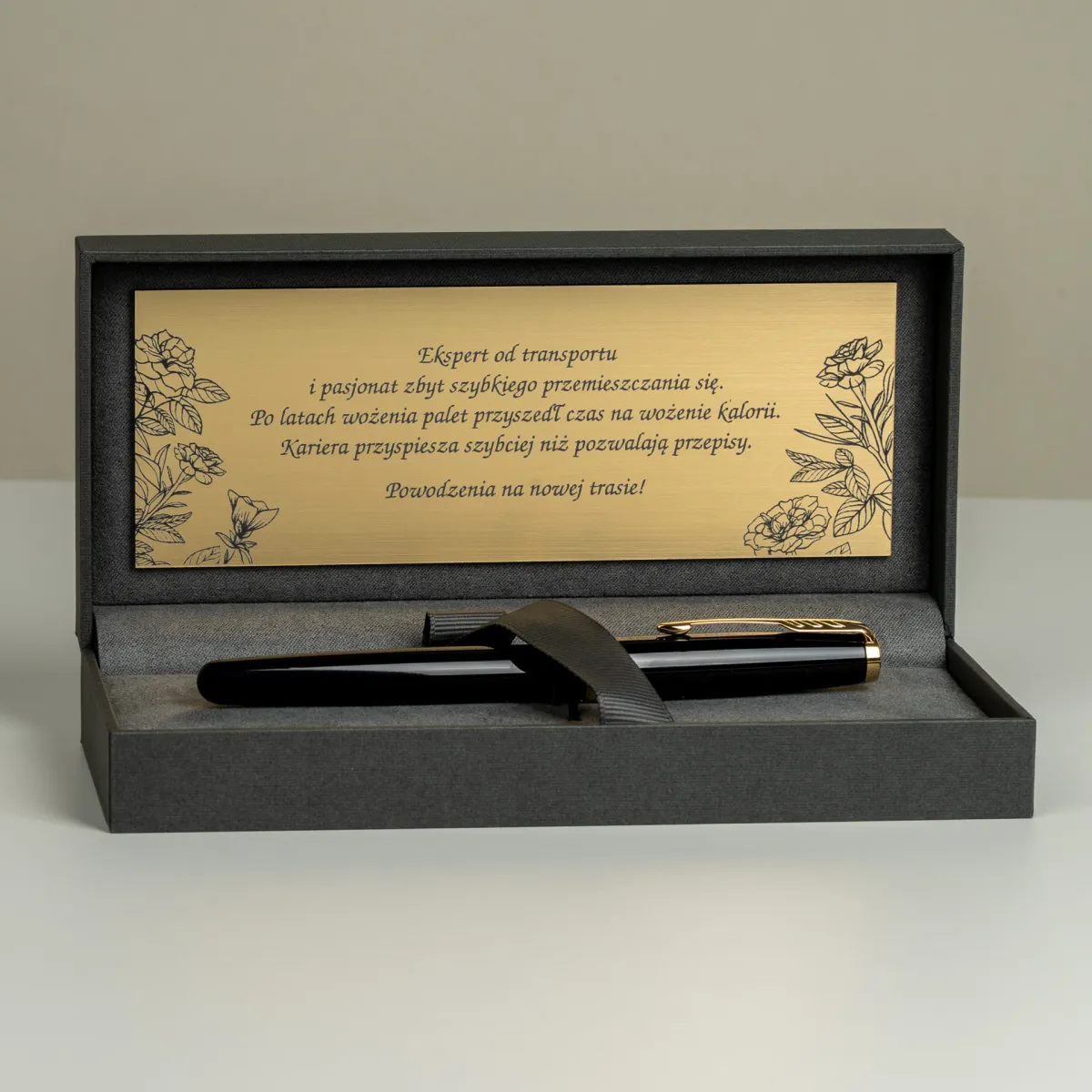 Pi&oacute;ro wieczne Parker Sonnet Czarne GT [1931495] w etui z grawerowaną tabliczką dedykacyjną.
