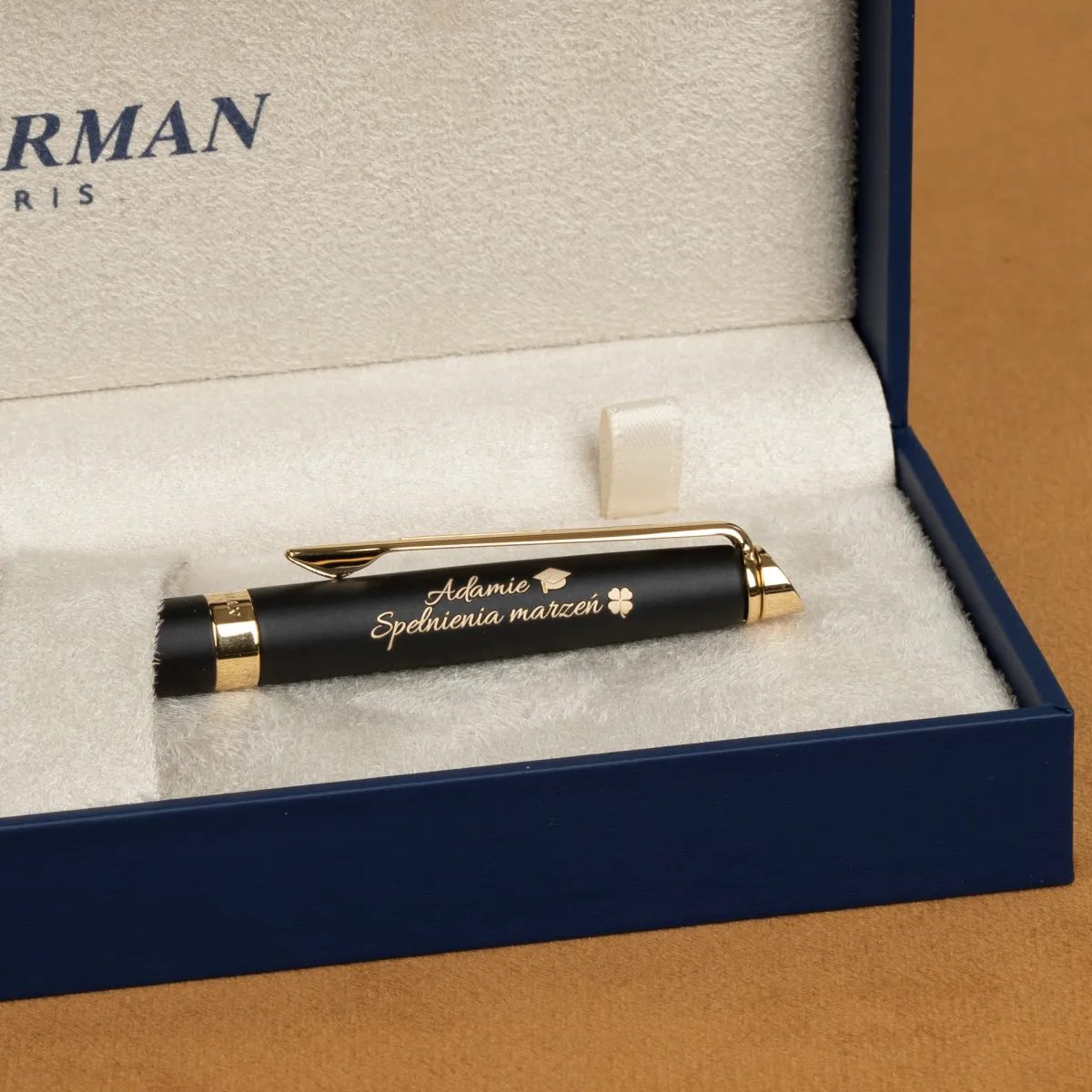Długopis Waterman Hemisphere czarny matowy GT [S0920770] z grawerem &bdquo;Adamie, Spełnienia marzeń&rdquo; w eleganckim pudełku.