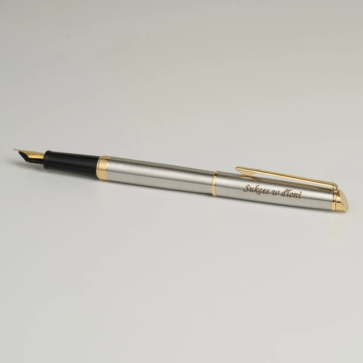 Pi&oacute;ro wieczne Waterman Hemisphere stalowe GT [S0920310] z grawerem &bdquo;Sukces w dłoni&rdquo;.